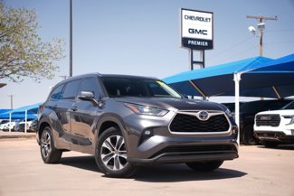 Used 2021 Toyota Highlander XLE image 1