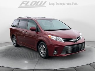 Used 2018 Toyota Sienna XLE image 1