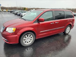 Used 2016 Chrysler Town & Country Touring w/ Driver Convenience Group image 1