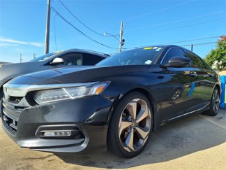 Used 2018 Honda Accord Touring image 1