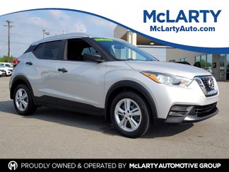 Used 2019 Nissan Kicks S image 1