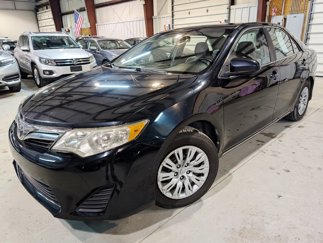 Used 2012 Toyota Camry LE image 1