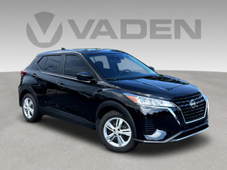 Used 2023 Nissan Kicks S image 1