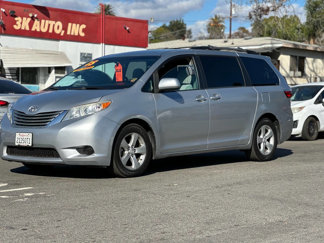 Used 2015 Toyota Sienna LE image 1