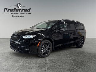 New 2025 Chrysler Pacifica Limited w/ Trailer Tow Group image 1