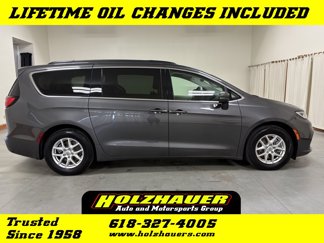 Used 2022 Chrysler Pacifica Touring-L image 1