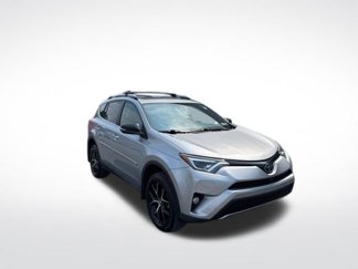 Used 2017 Toyota RAV4 SE image 1