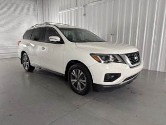 Used 2017 Nissan Pathfinder S image 1