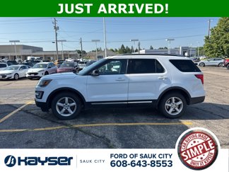 Used 2016 Ford Explorer XLT image 1