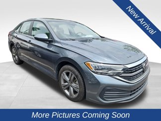 Used 2024 Volkswagen Jetta SE image 1