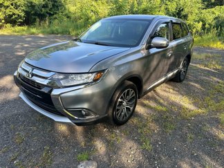 Used 2016 Mitsubishi Outlander SE image 1