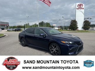 Used 2021 Toyota Camry SE image 1