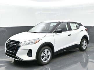 New 2025 Nissan Kicks Play S image 1