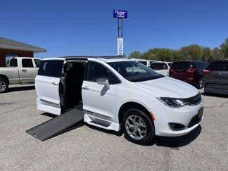 Used 2019 Chrysler Pacifica Limited w/ Advanced Safetytec Group image 1