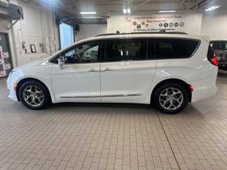 Used 2018 Chrysler Pacifica Limited image 1