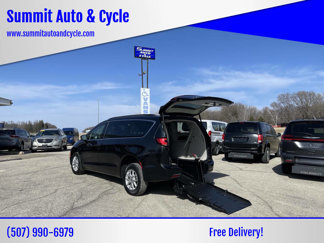 Used 2022 Chrysler Pacifica Touring-L image 1
