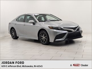 Used 2022 Toyota Camry SE image 1