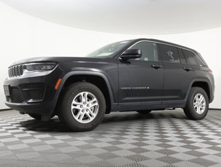 Used 2023 Jeep Grand Cherokee Laredo image 1