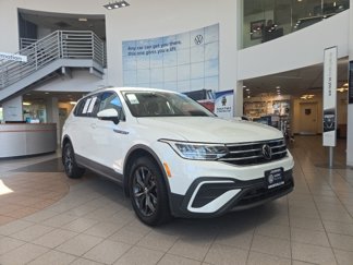 Certified 2023 Volkswagen Tiguan SE image 1