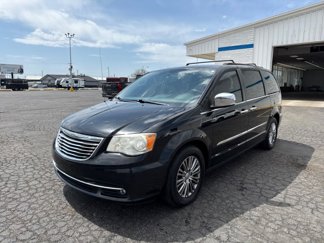 Used 2014 Chrysler Town & Country Touring-L w/ Driver Convenience Group image 1