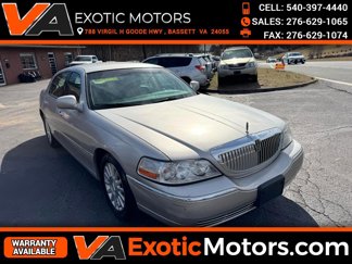 Used 2004 Lincoln Town Car Signature image 1