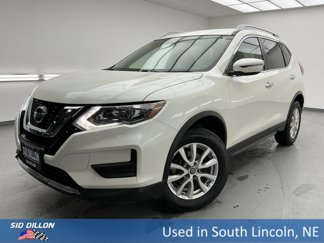 Used 2017 Nissan Rogue SV image 1