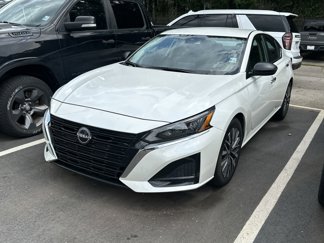 Used 2024 Nissan Altima 2.5 SV image 1
