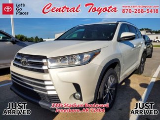 Used 2017 Toyota Highlander SE image 1