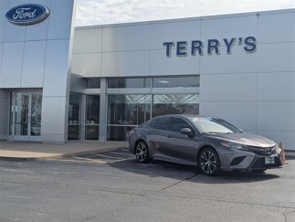 Used 2020 Toyota Camry image 1