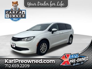 Used 2022 Chrysler Voyager LX image 1