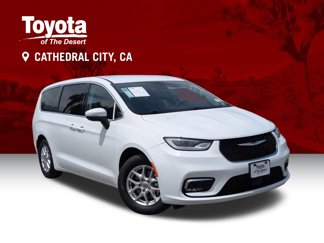 Used 2023 Chrysler Pacifica Touring-L image 1