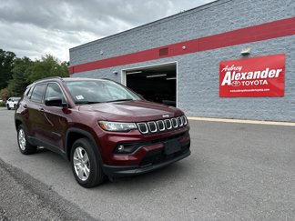 Used 2022 Jeep Compass Latitude image 1