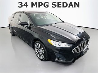 Used 2019 Ford Fusion SE image 1