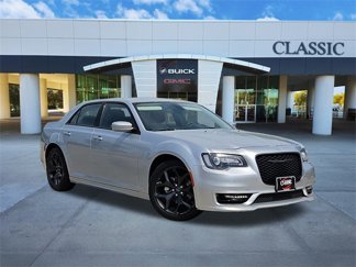 Used 2022 Chrysler 300 Touring L image 1