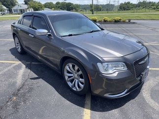 Used 2019 Chrysler 300 Limited image 1