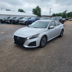Used 2023 Nissan Altima 2.5 SV w/ SV Premium Package image 1