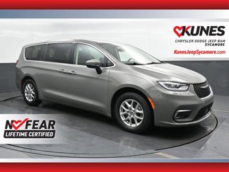 Used 2023 Chrysler Pacifica Touring-L image 1
