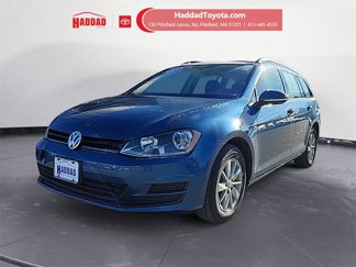 Used 2017 Volkswagen Golf S image 1