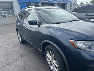 Used 2016 Nissan Rogue SV image 1