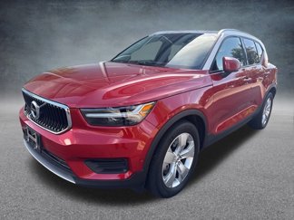Used 2019 Volvo XC40 T4 Momentum image 1