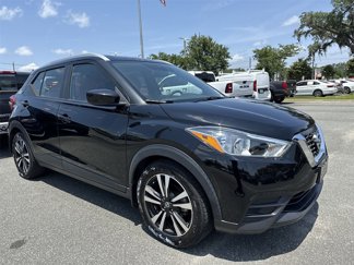 Used 2020 Nissan Kicks SV image 1
