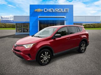 Used 2017 Toyota RAV4 LE image 1
