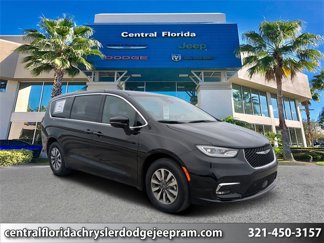 New 2025 Chrysler Pacifica Select image 1
