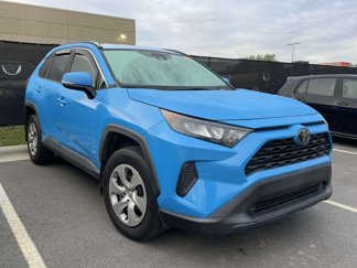 Used 2019 Toyota RAV4 LE video 1