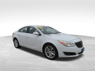 Used 2016 Buick Regal image 1