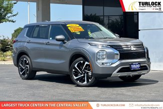 Used 2024 Mitsubishi Outlander SE image 1