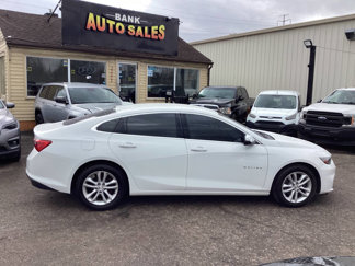 Used 2017 Chevrolet Malibu LT image 1