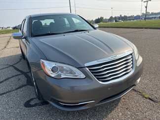 Used 2011 Chrysler 200 Limited image 1