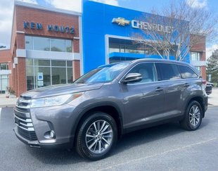 Used 2019 Toyota Highlander XLE image 1