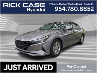Used 2023 Hyundai Elantra SE image 1